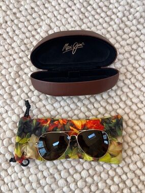 Maui Jim Mavericks Gold Aviator Polarized Sunglasses with Floral Pouch and Case
